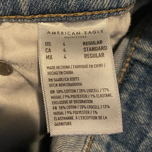 American Eagle Boyfriend jeans, medium wash, ripped - Picture 3 of 4